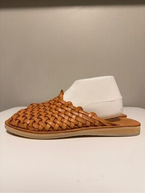 Macarena Collection Tan Leather Sandal Flat Women’s US 7